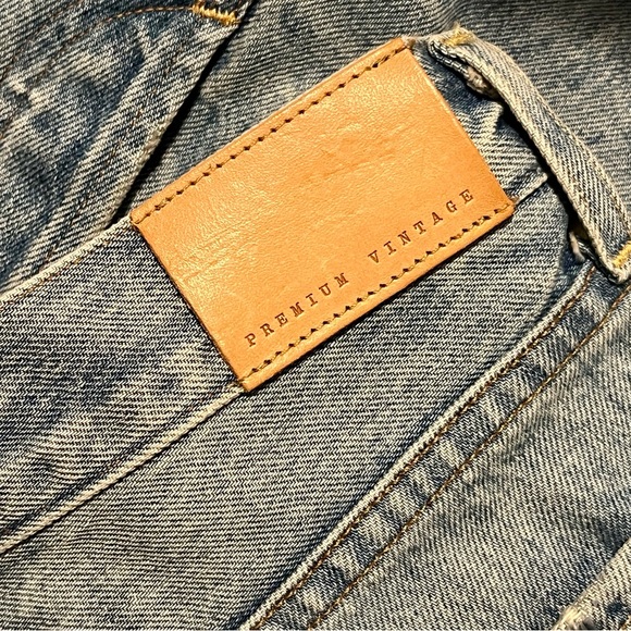 Citizens of Humanity Bree Relaxed Short in Daze - Picture 9 of 14